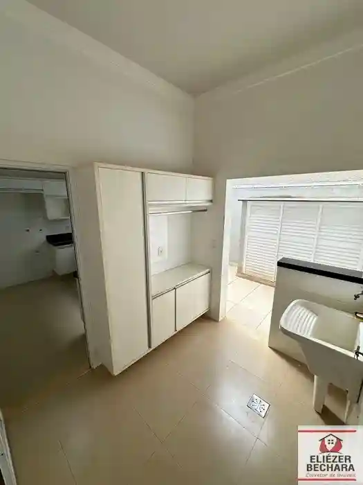 Casa de Condomínio com 3 quartos à venda, 300m² — foto 18 de 28