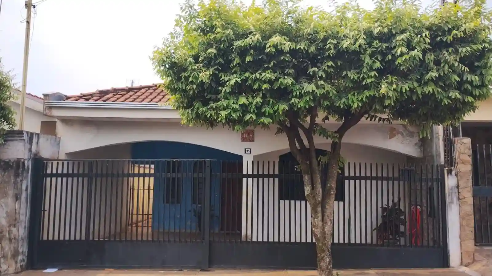 Casa com 2 quartos à venda, 200m² — foto 1 de 9