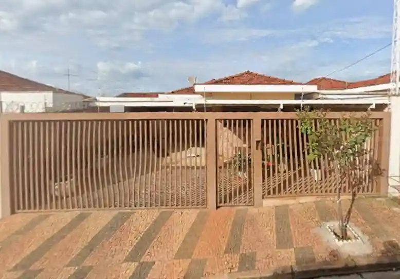 Casa com 3 quartos à venda, 198m² — foto 1 de 4