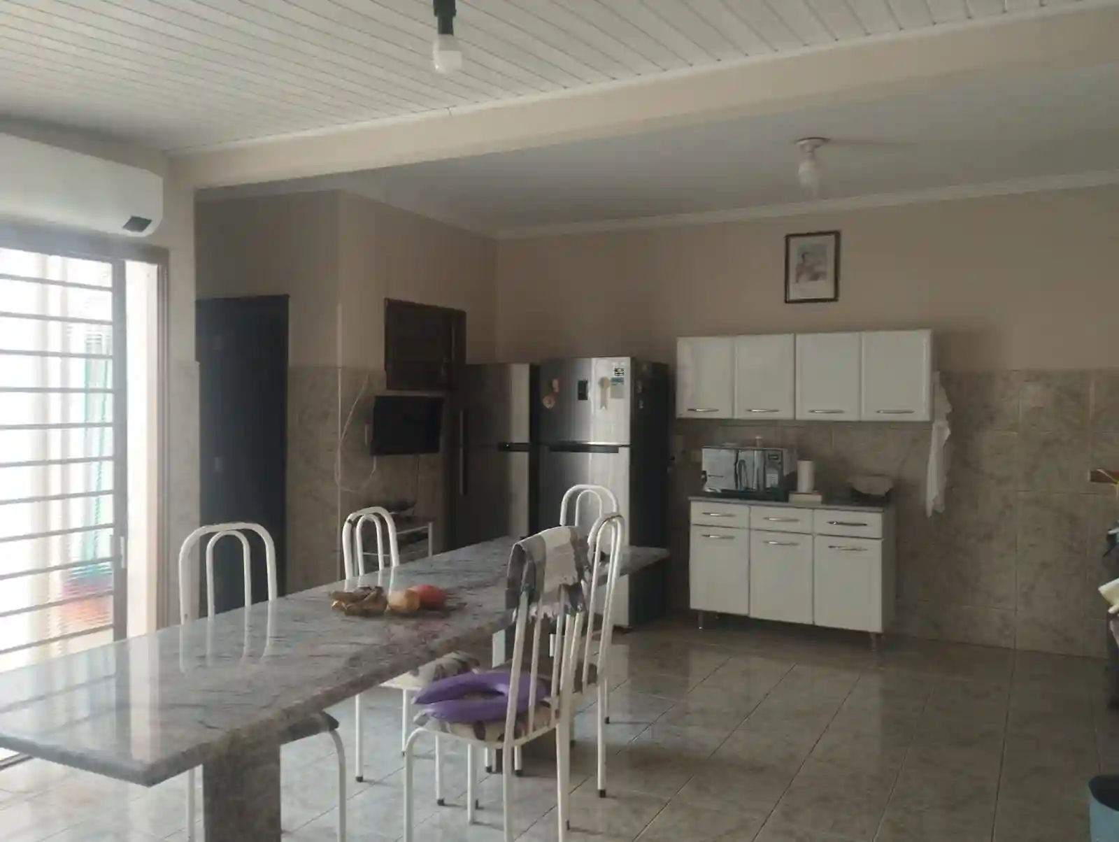 Casa com 3 quartos à venda, 198m² — foto 3 de 4