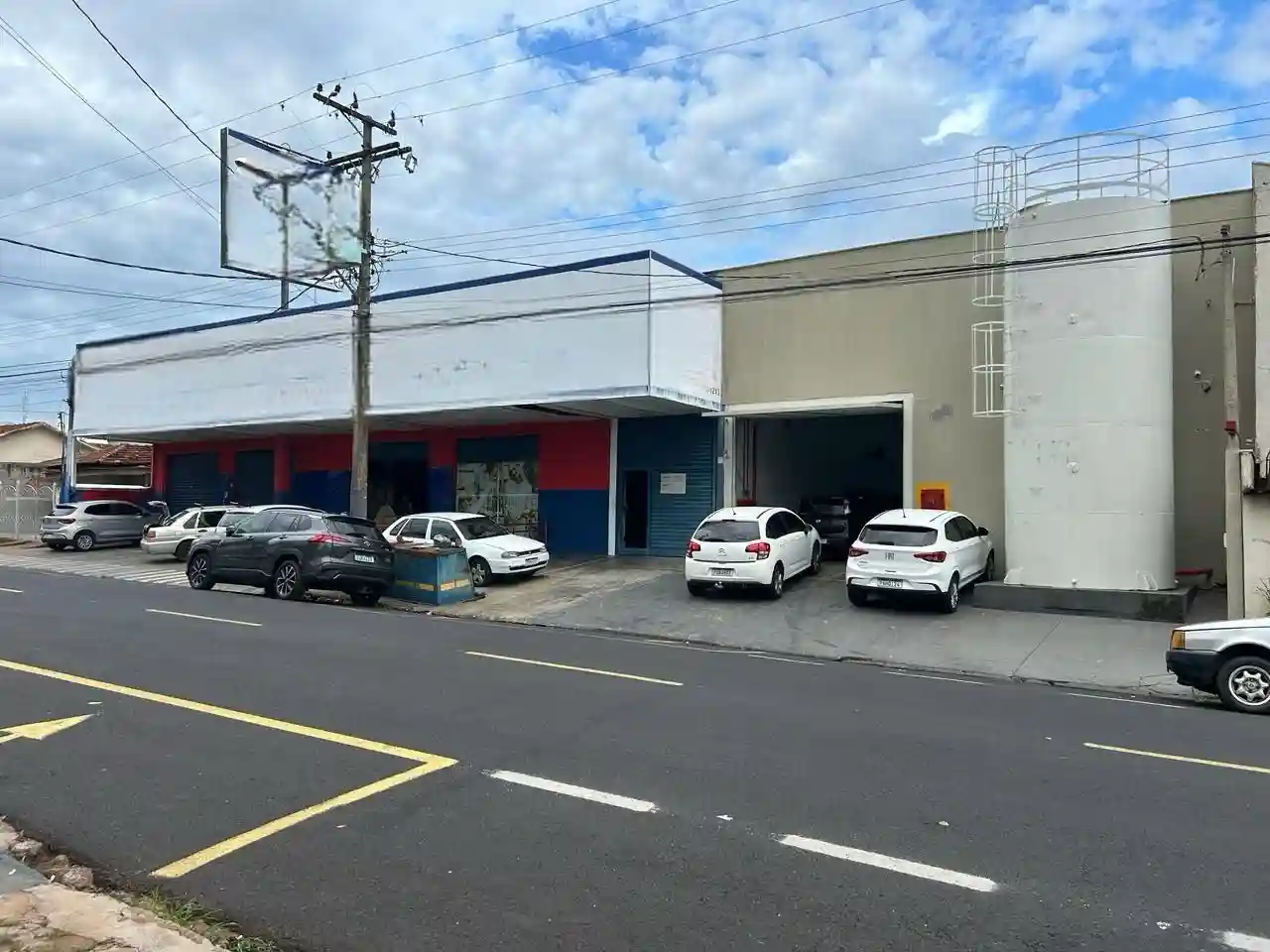 Loja / Salão / Ponto Comercial  para aluguel, 1300m² — foto 1 de 5