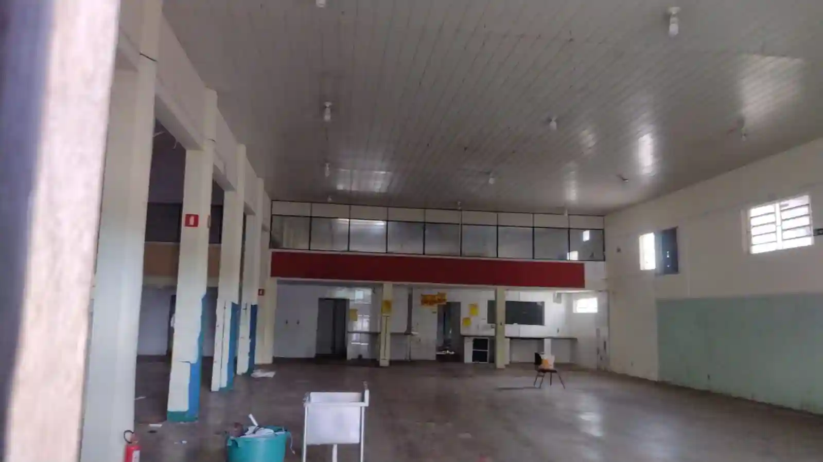 Loja / Salão / Ponto Comercial  para aluguel, 1300m² — foto 2 de 5