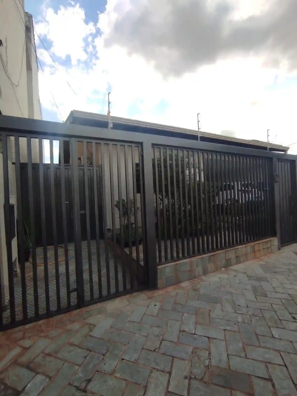 Casa com 3 quartos à venda, 180m² — foto 1 de 25