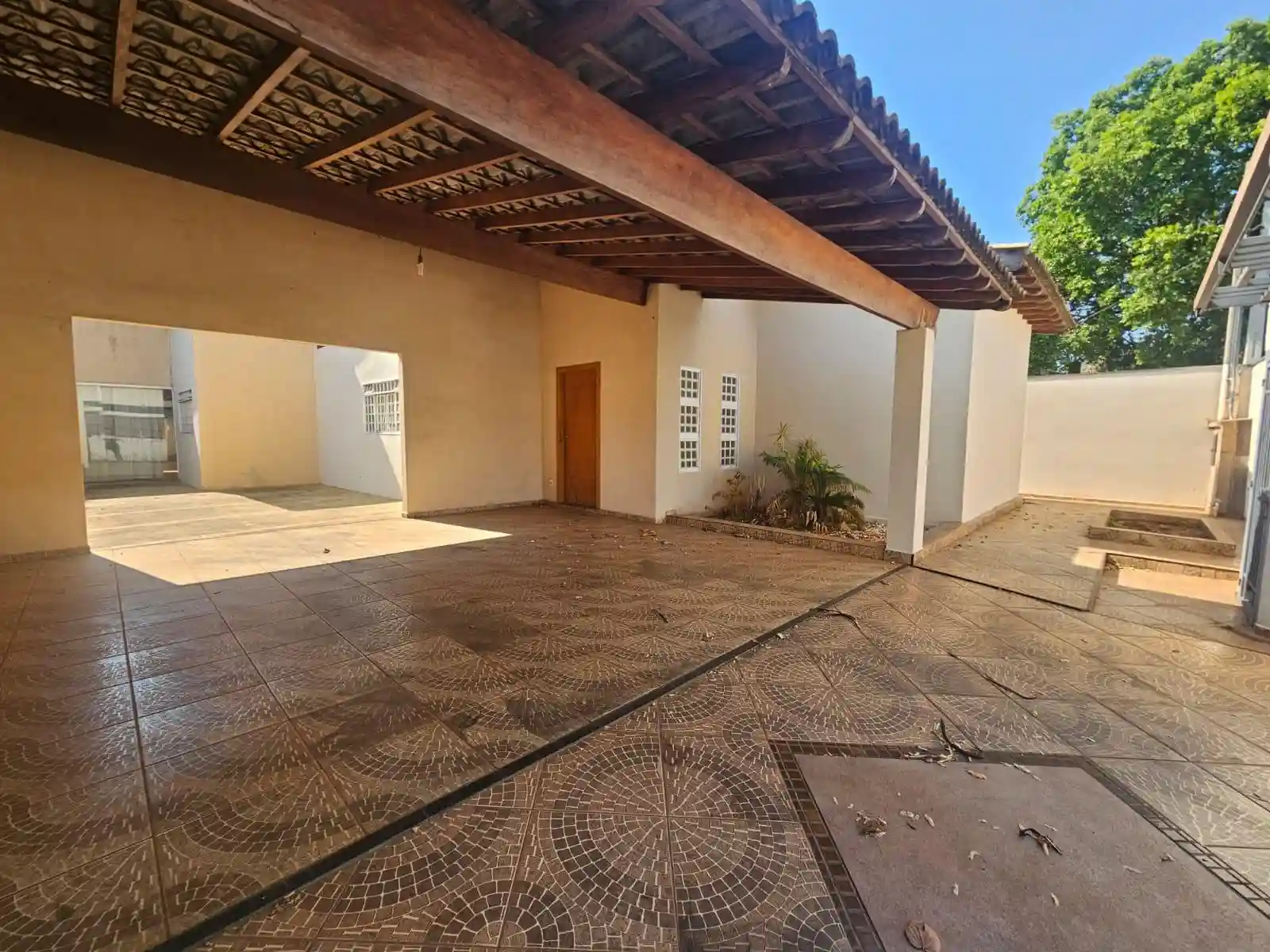 Casa com 3 quartos à venda, 240m² — foto 1 de 25