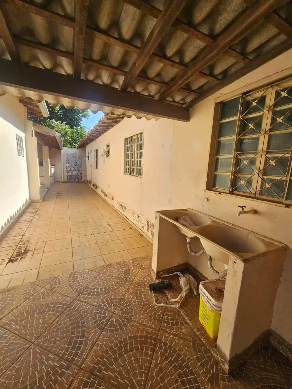 Casa com 3 quartos à venda, 240m² — foto 2 de 25