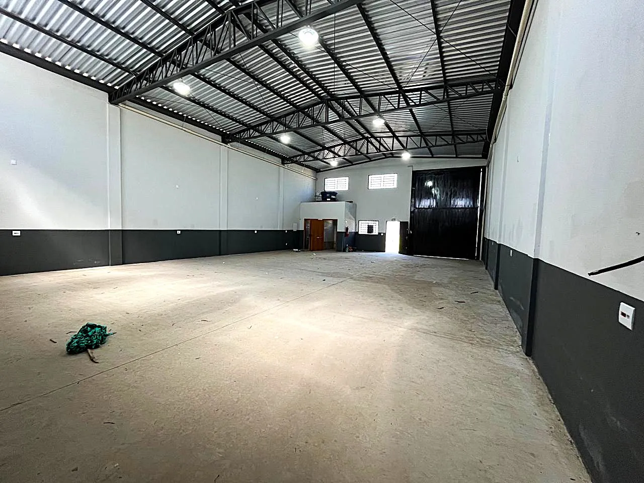 Loja / Salão / Ponto Comercial para aluguel, 300m² — foto 9 de 14
