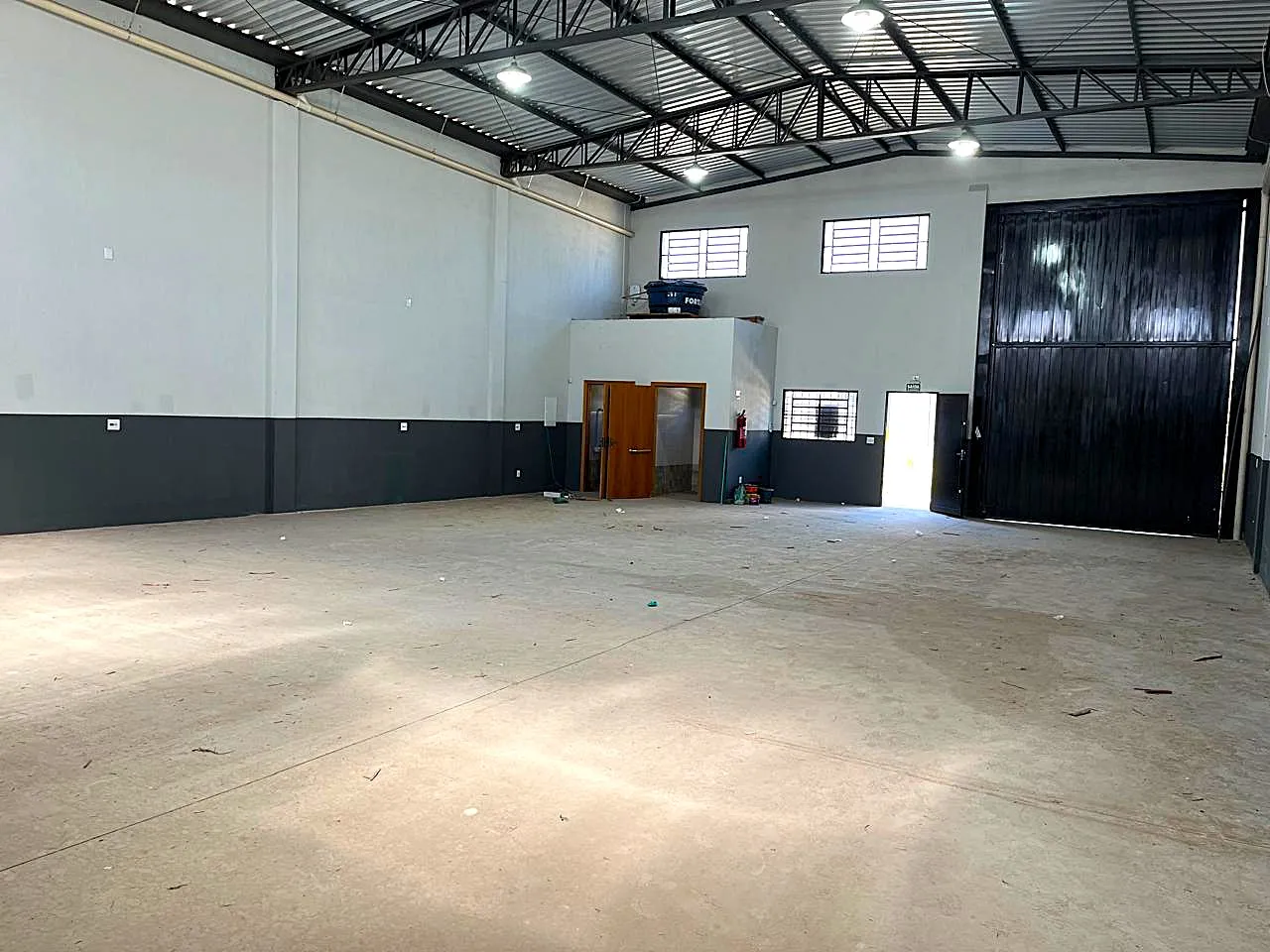 Loja / Salão / Ponto Comercial para aluguel, 300m² — foto 10 de 14