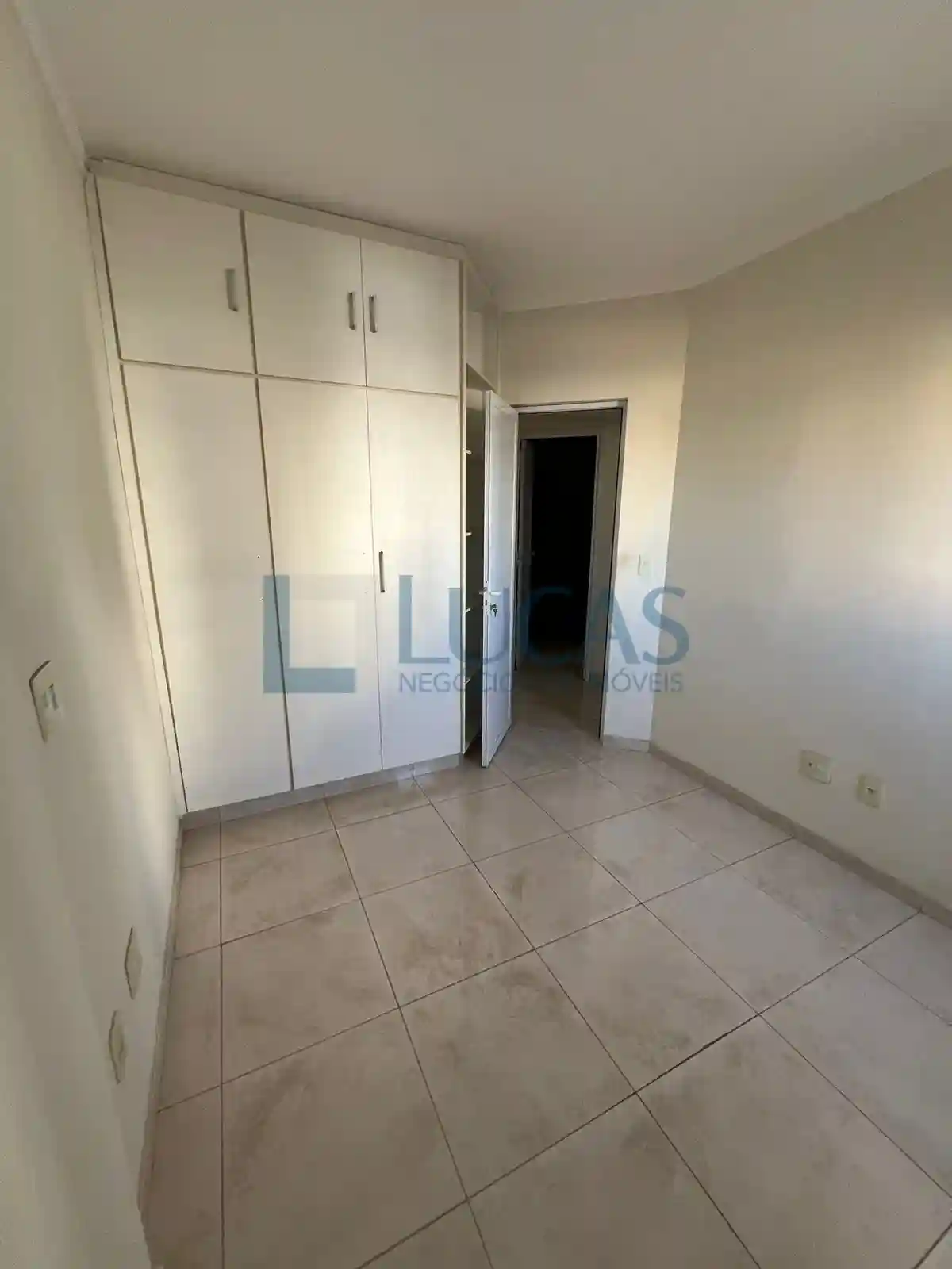 Apartamento com 3 quartos à venda, 80m² — foto 2 de 9