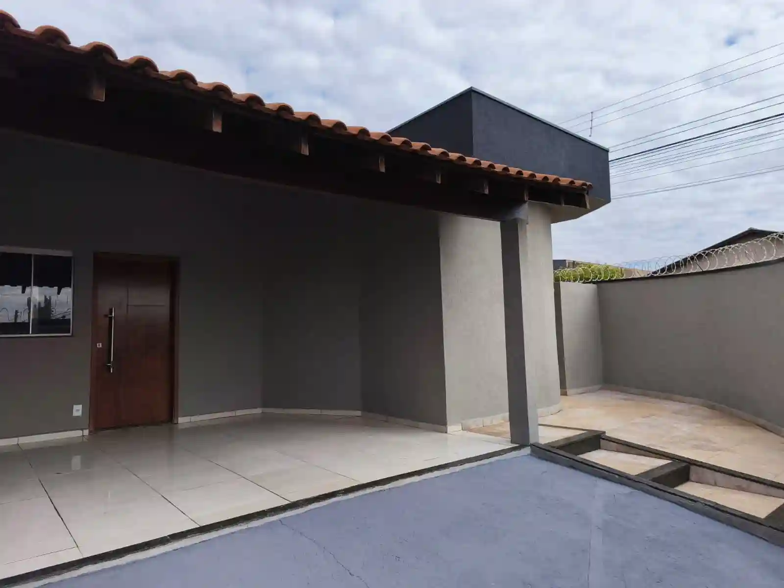 Casa com 3 quartos à venda, 202m² — foto 2 de 16