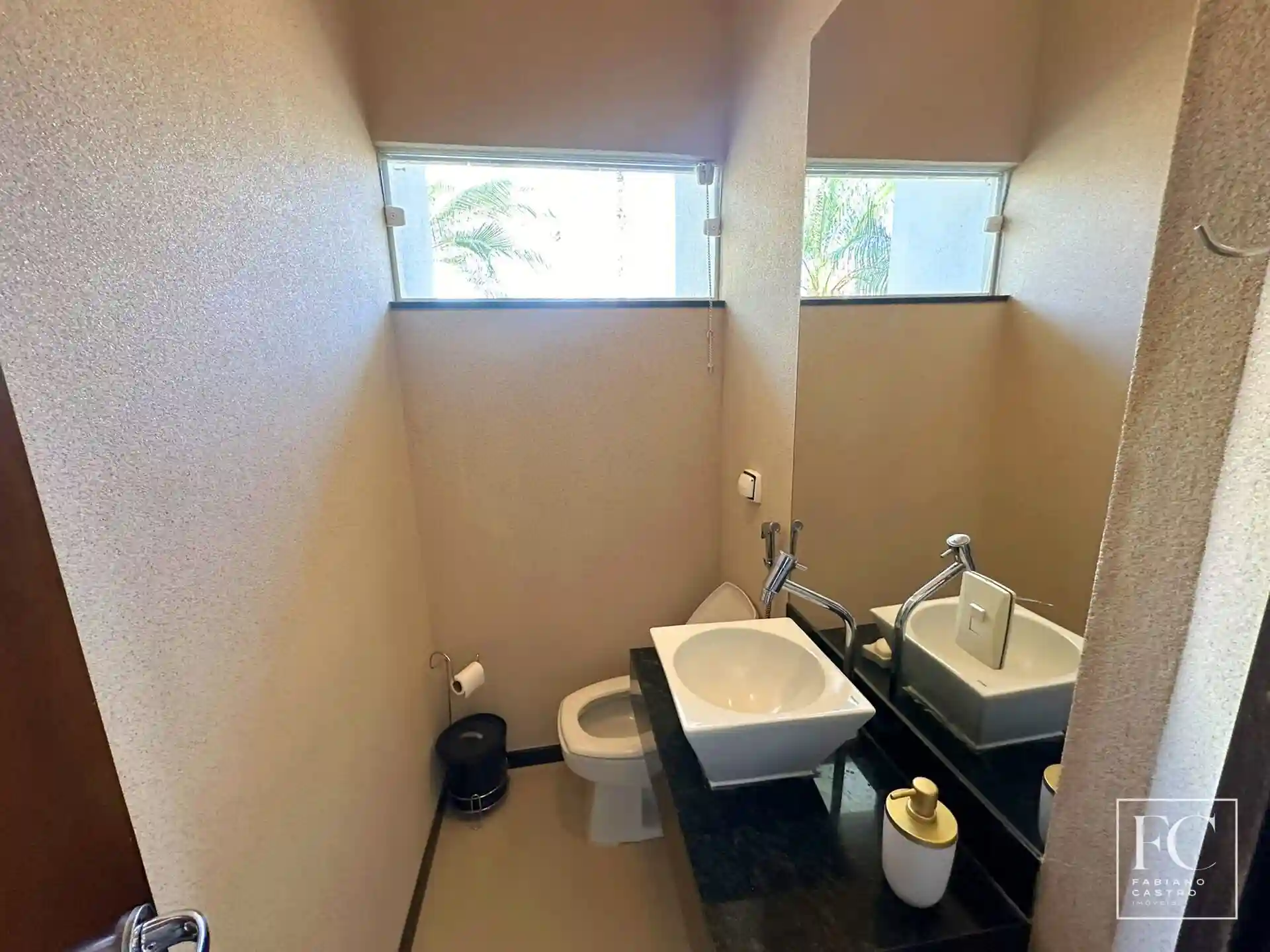 Casa de Condomínio com 3 quartos à venda, 210m² — foto 3 de 46
