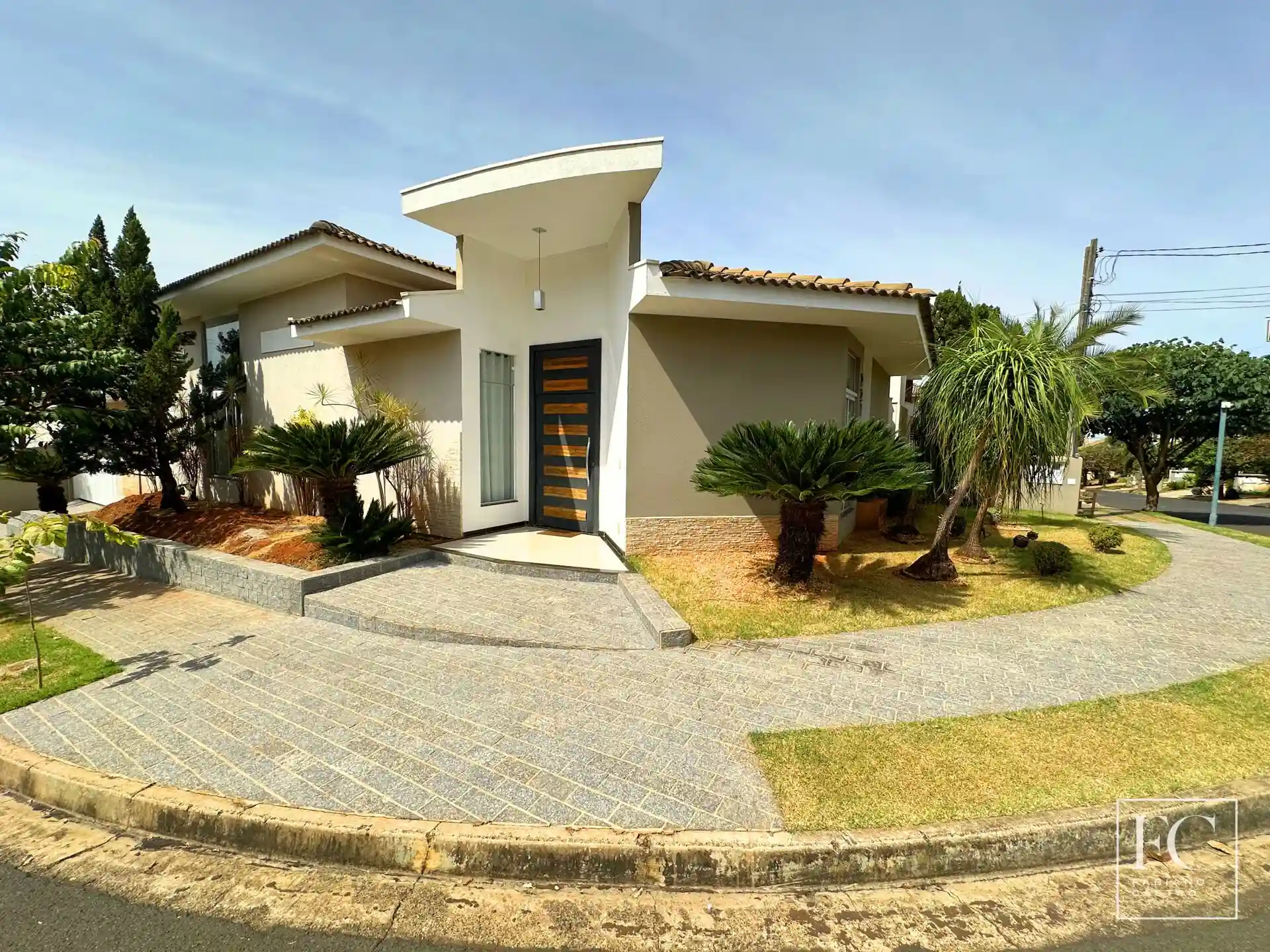 Casa de Condomínio com 3 quartos à venda, 210m² — foto 1 de 46