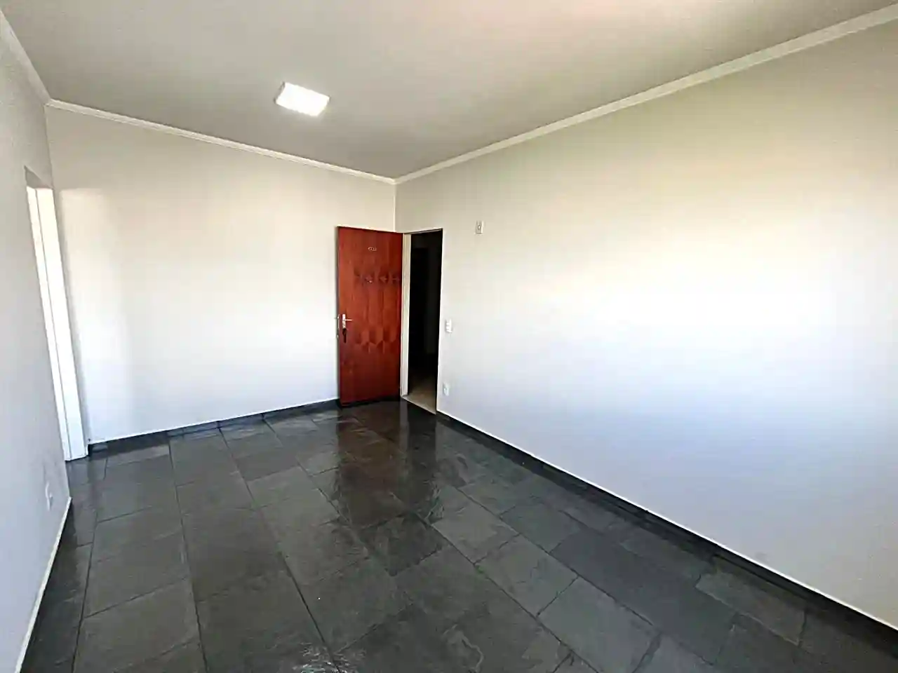 Apartamento com 2 quartos à venda, 70m² — foto 1 de 20