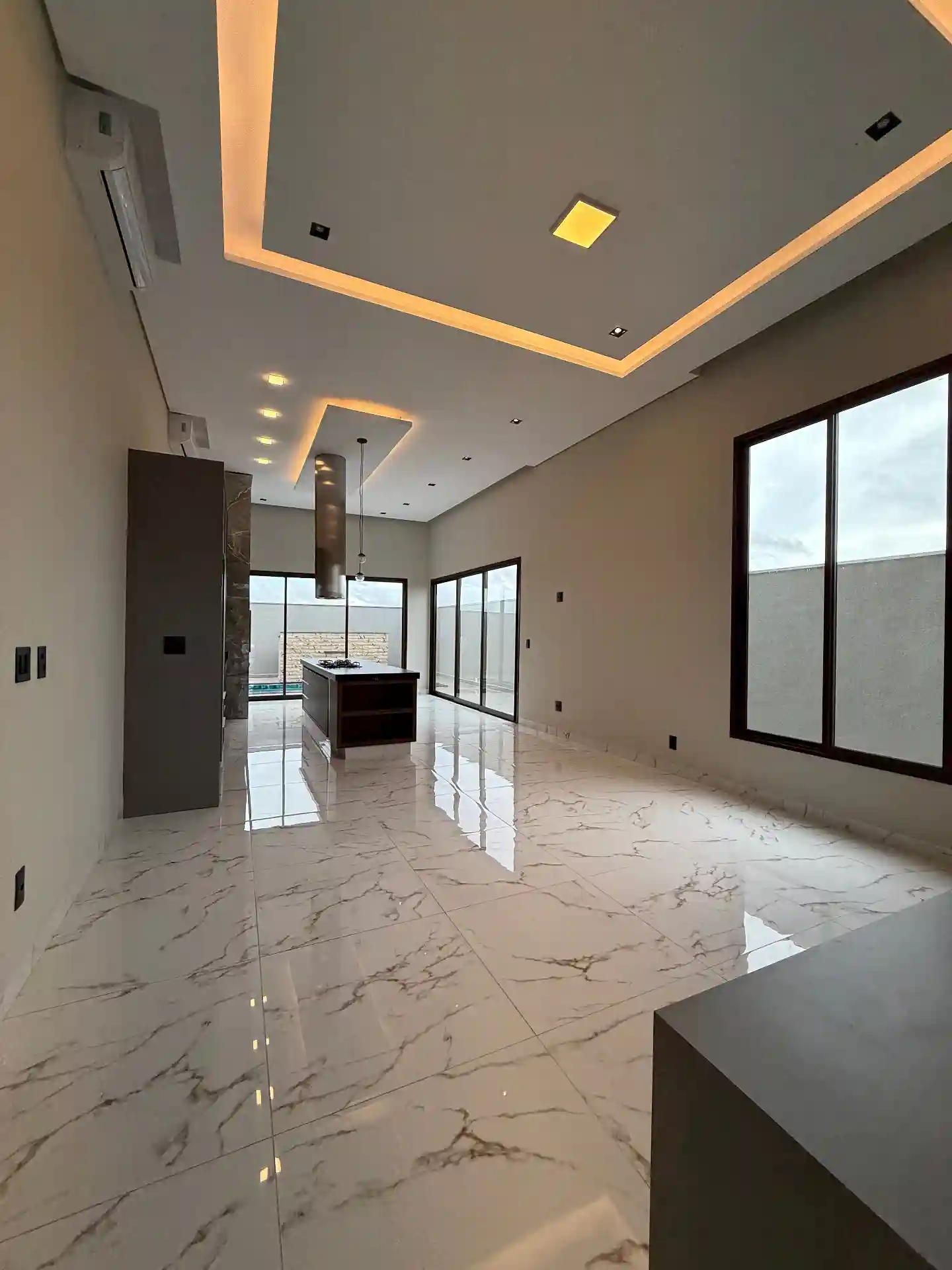 Casa de Condomínio com 3 quartos à venda, 300m² — foto 1 de 23