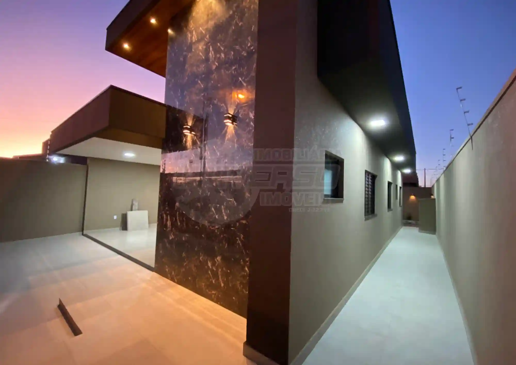 Casa com 3 quartos à venda, 128m² — foto 1 de 18