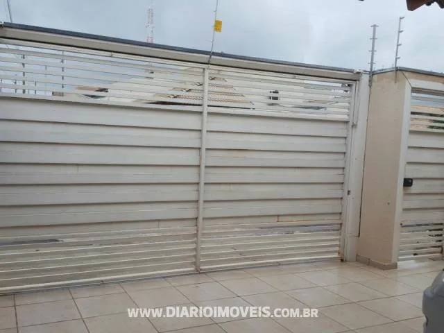 Casa à venda — foto 1 de 2