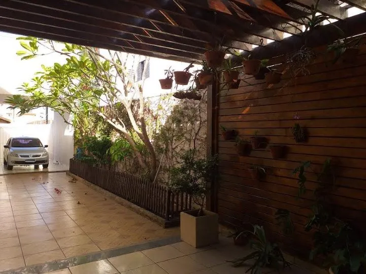Casa à venda — foto 1 de 10
