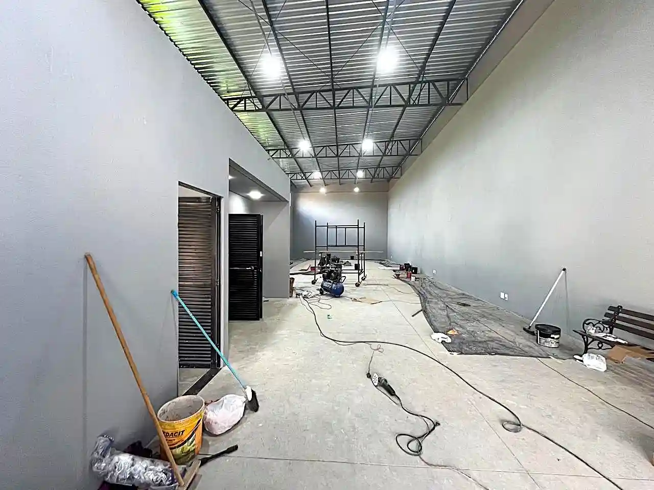 Galpão / Depósito / Armazém  à venda, 214m² — foto 4 de 13