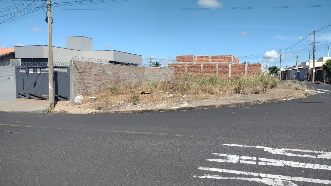 Terreno / Lote / Condomínio  à venda, 225m² — foto 1 de 2