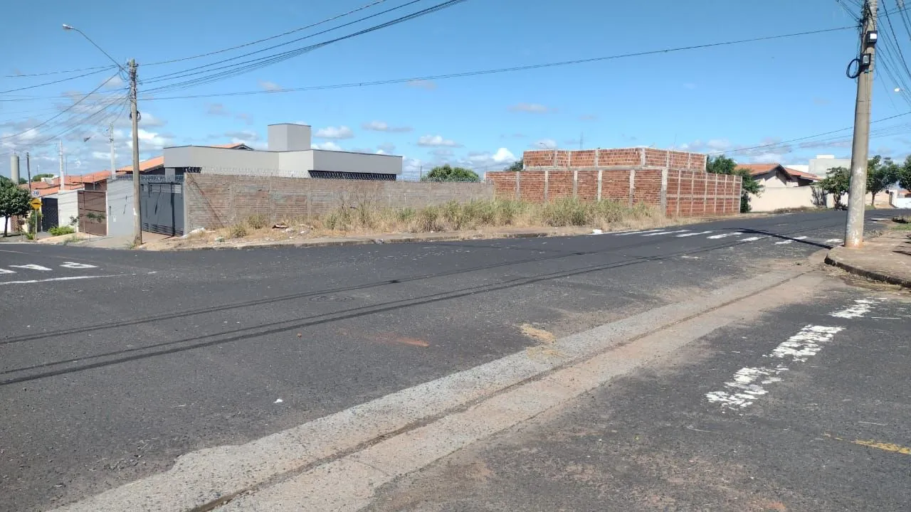 Terreno / Lote / Condomínio  à venda, 225m² — foto 2 de 2