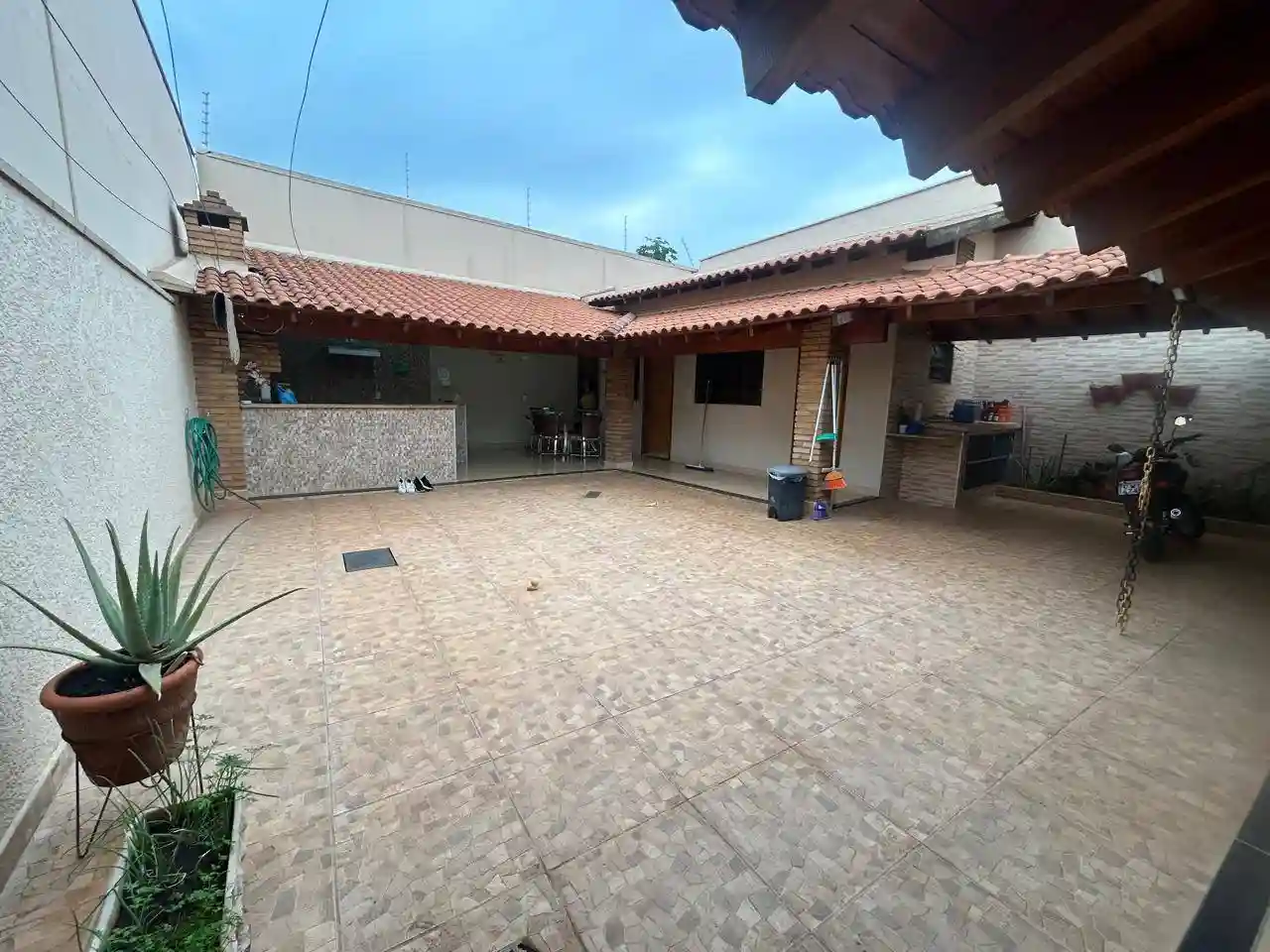 Casa com 3 quartos à venda, 418m² — foto 1 de 26