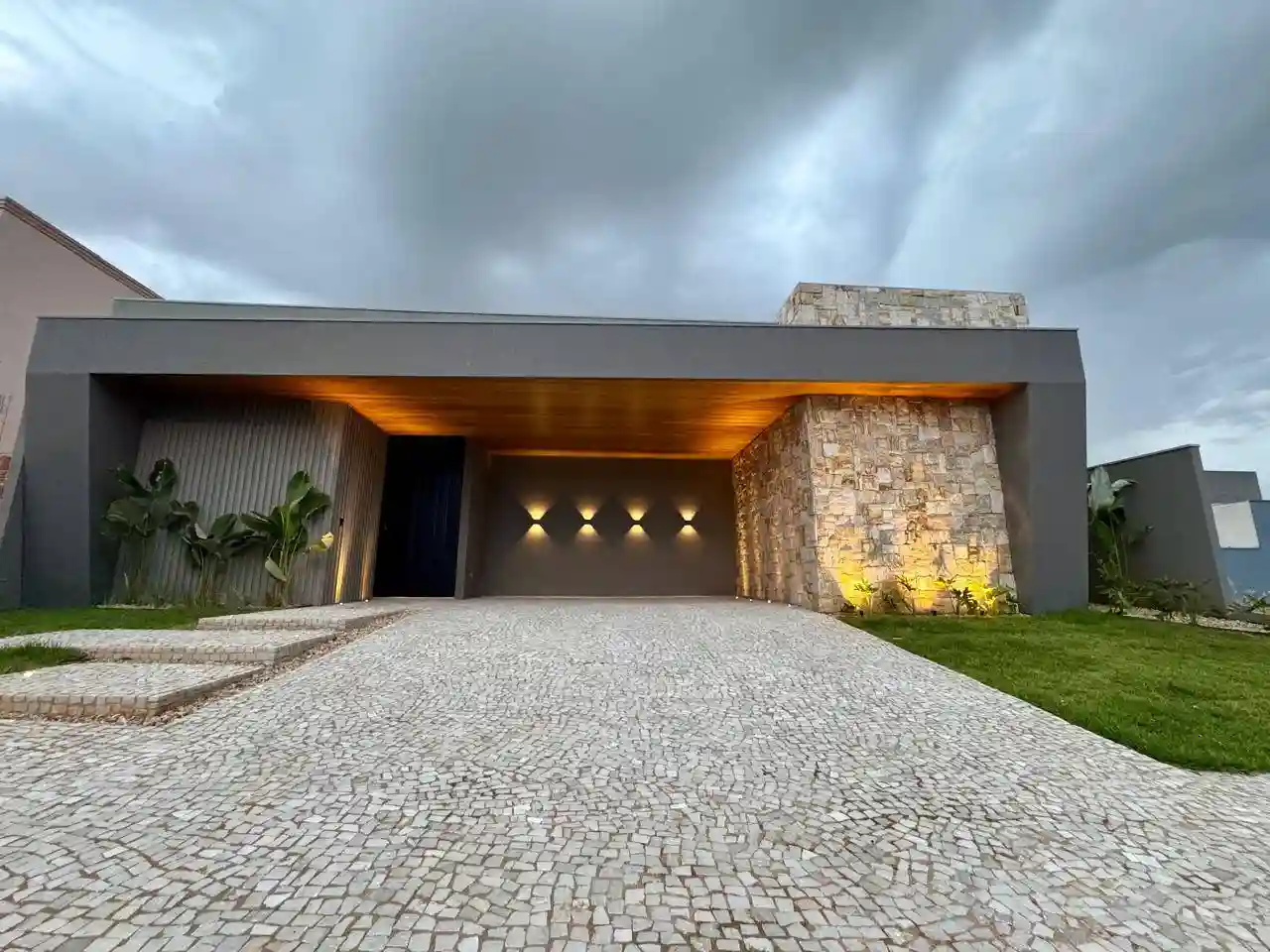 Casa de Condomínio com 3 quartos à venda, 266m² — foto 1 de 19