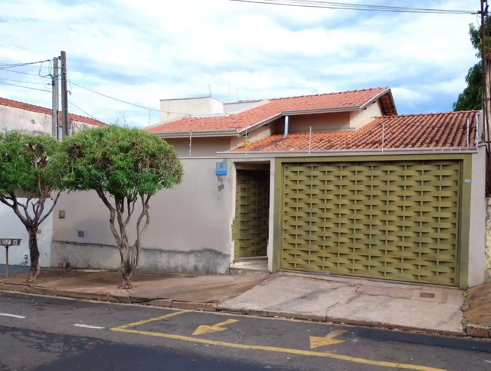 Casa com 3 quartos à venda, 128m² — foto 1 de 13