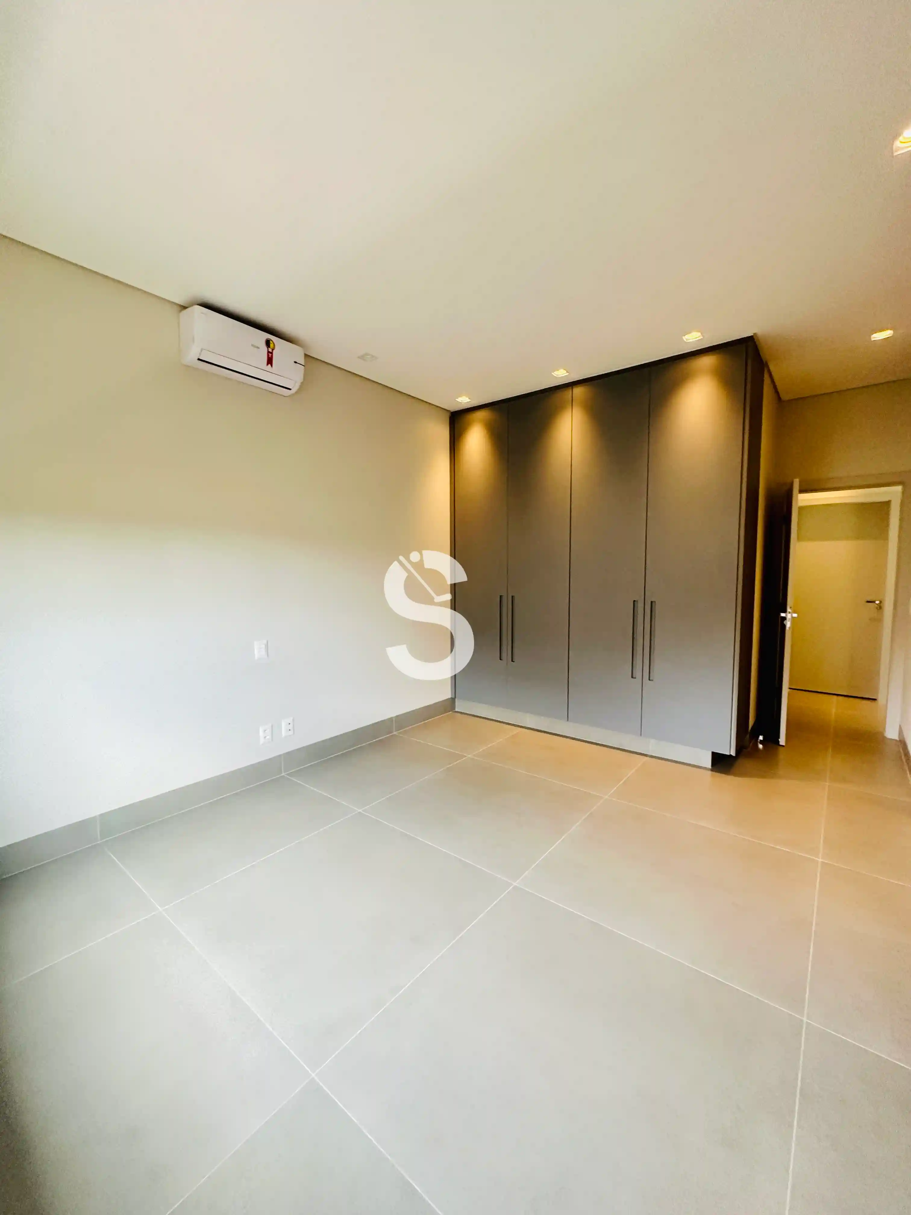 Casa de Condomínio com 4 quartos à venda, 430m² — foto 3 de 21