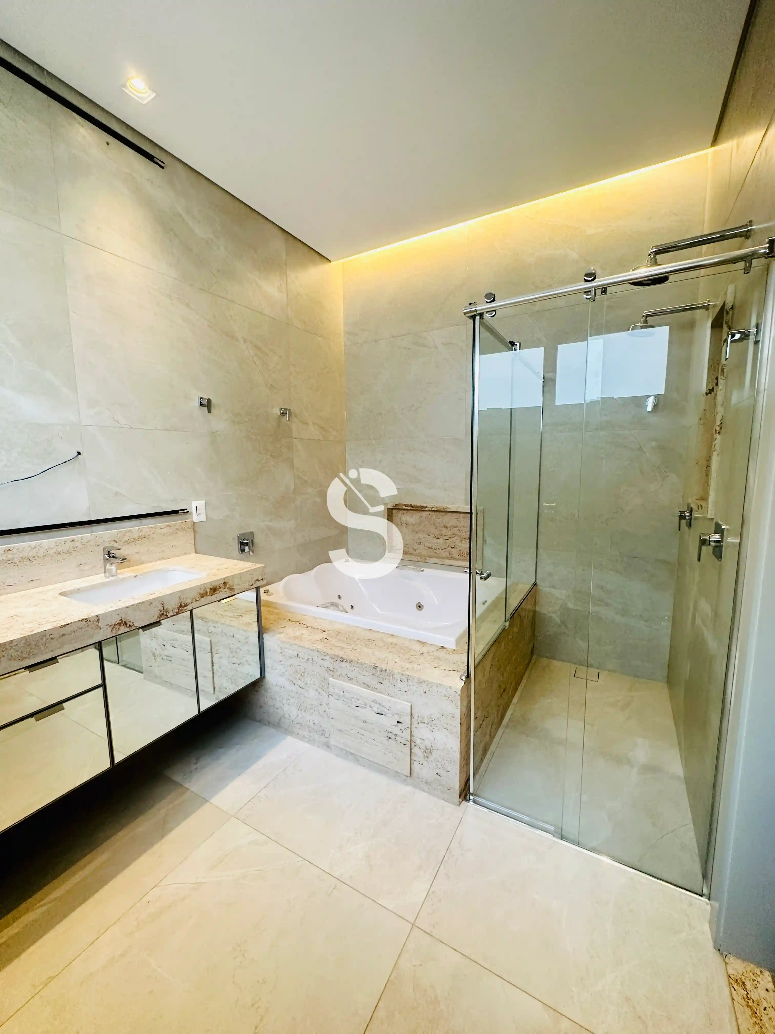 Casa de Condomínio com 4 quartos à venda, 430m² — foto 1 de 21