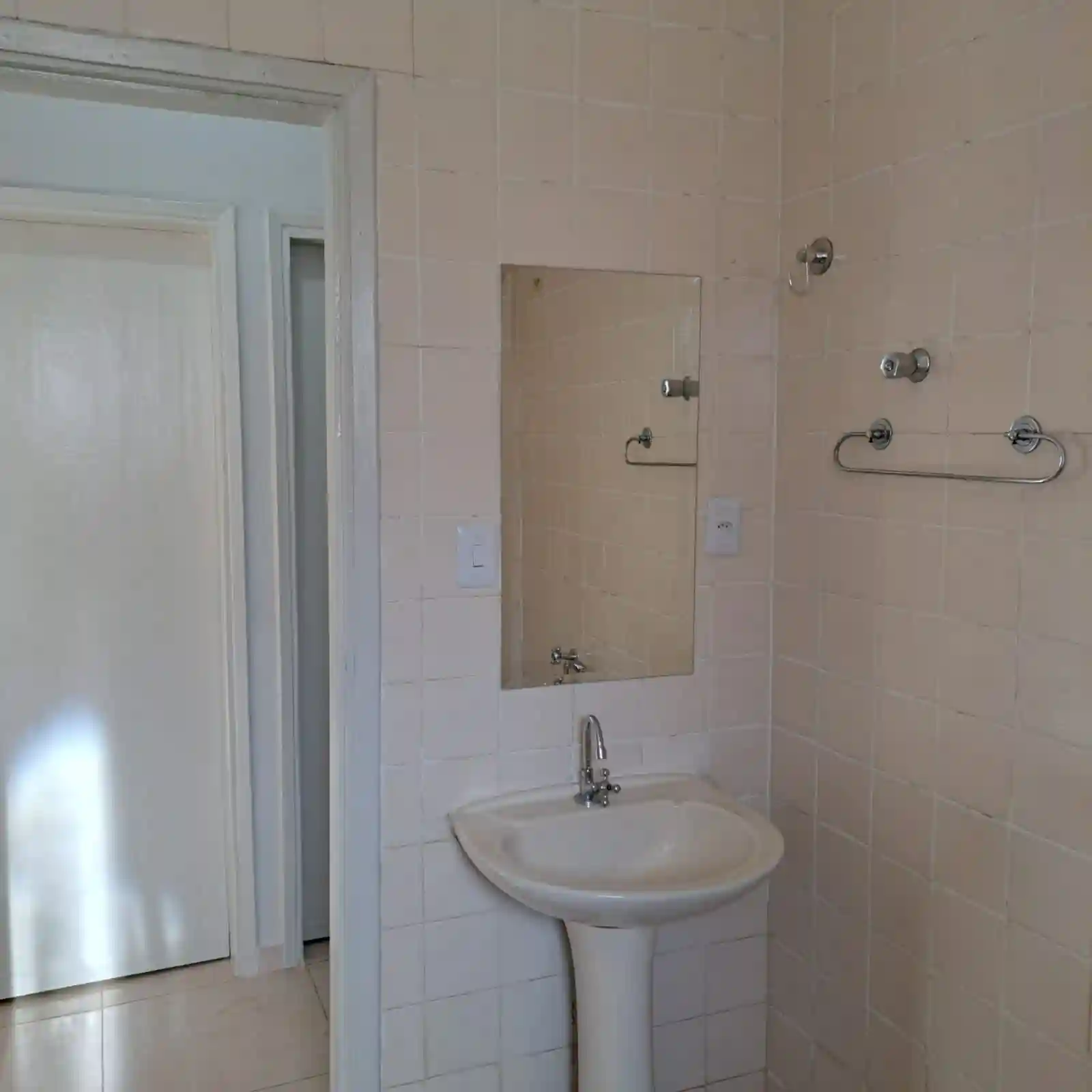 Casa com 2 quartos à venda, 200m² — foto 3 de 13