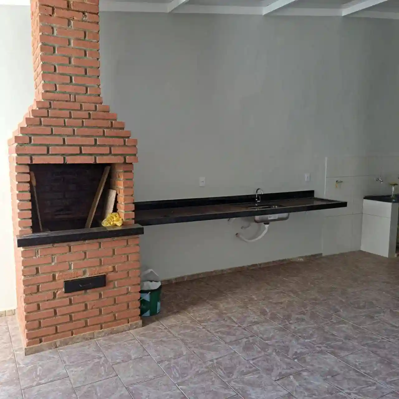 Casa com 2 quartos à venda, 200m² — foto 1 de 13
