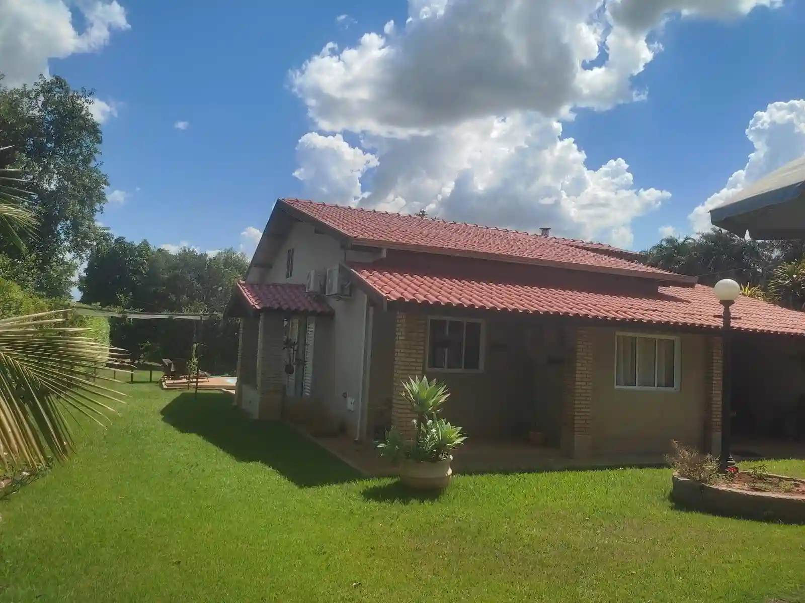 Casa de Vila com 4 quartos para aluguel, 1149m² — foto 1 de 12
