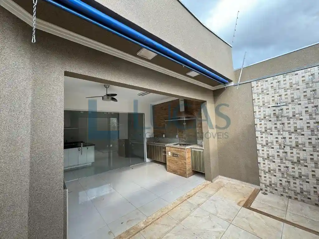 Casa com 3 quartos à venda, 160m² — foto 2 de 8