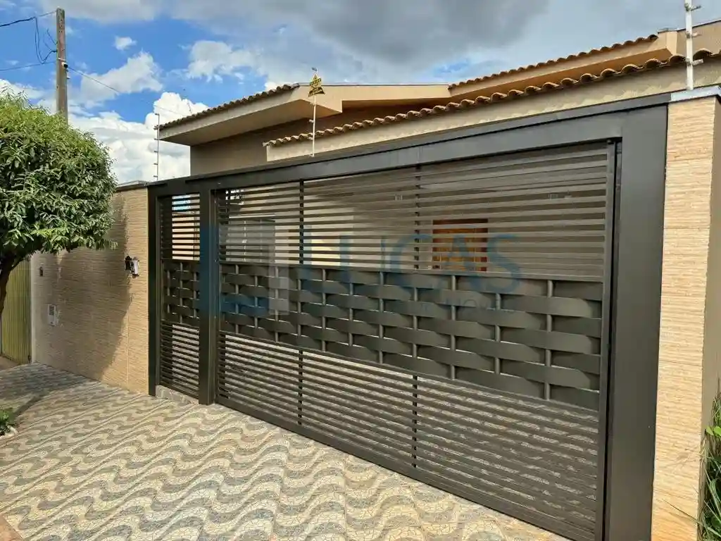 Casa com 3 quartos à venda, 160m² — foto 1 de 8