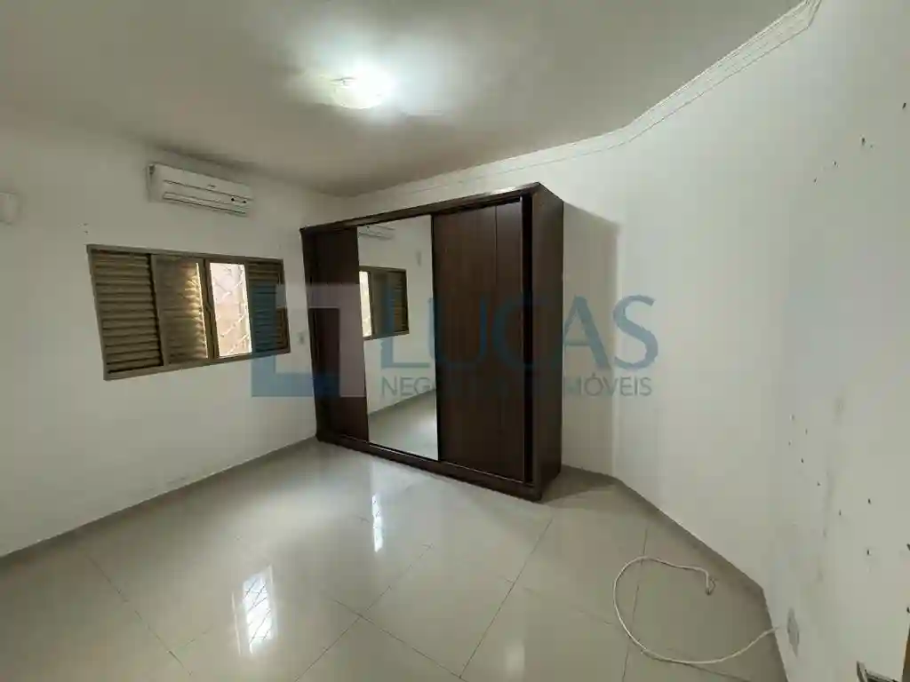 Casa com 3 quartos à venda, 160m² — foto 3 de 8