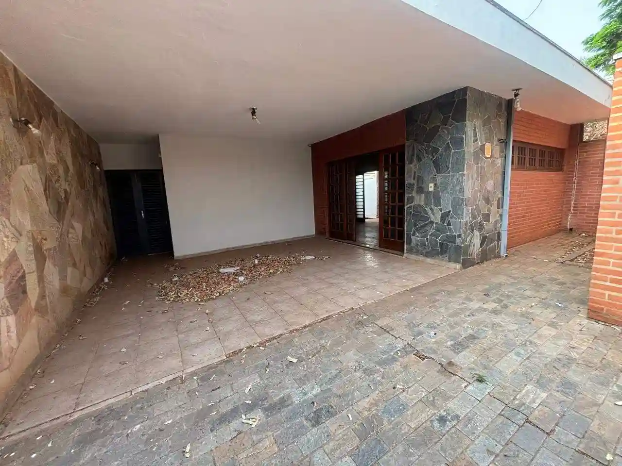 Casa com 3 quartos à venda, 330m² — foto 2 de 21