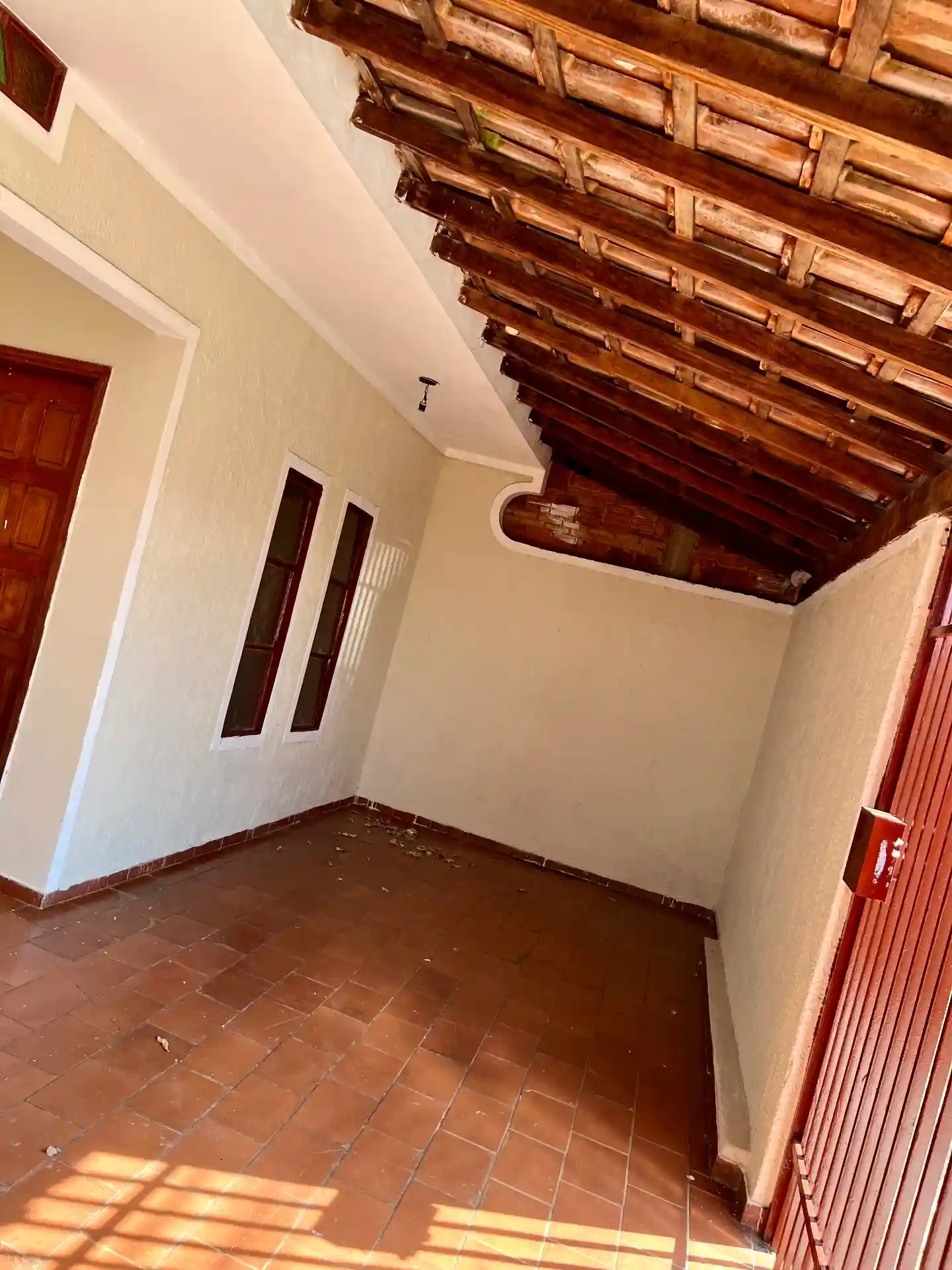 Casa com 2 quartos à venda, 250m² — foto 2 de 16