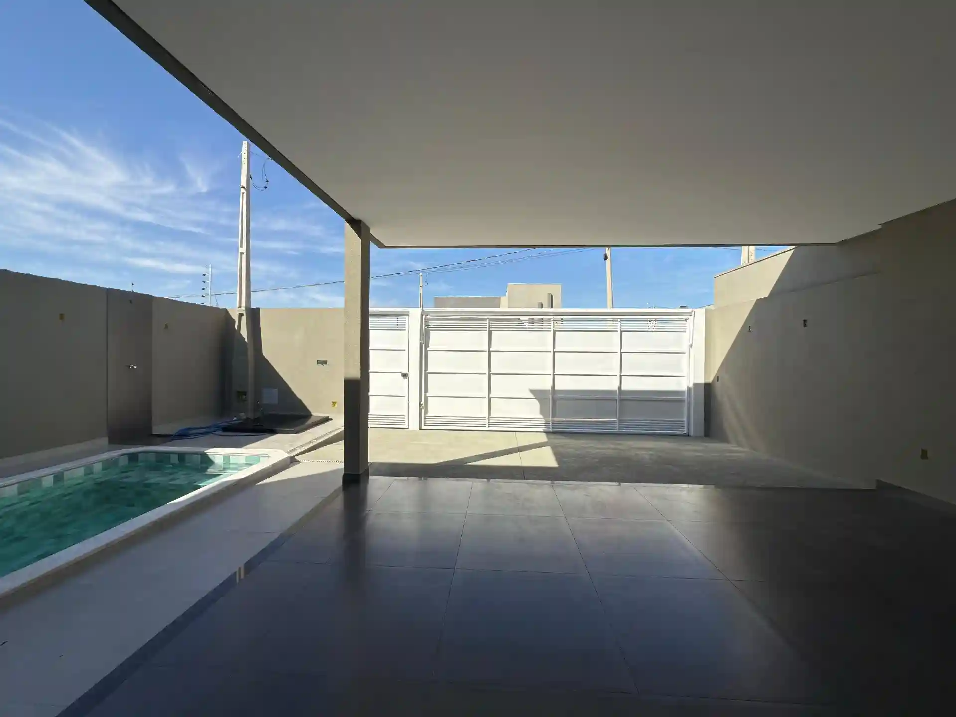 Casa com 3 quartos à venda, 210m² — foto 2 de 12