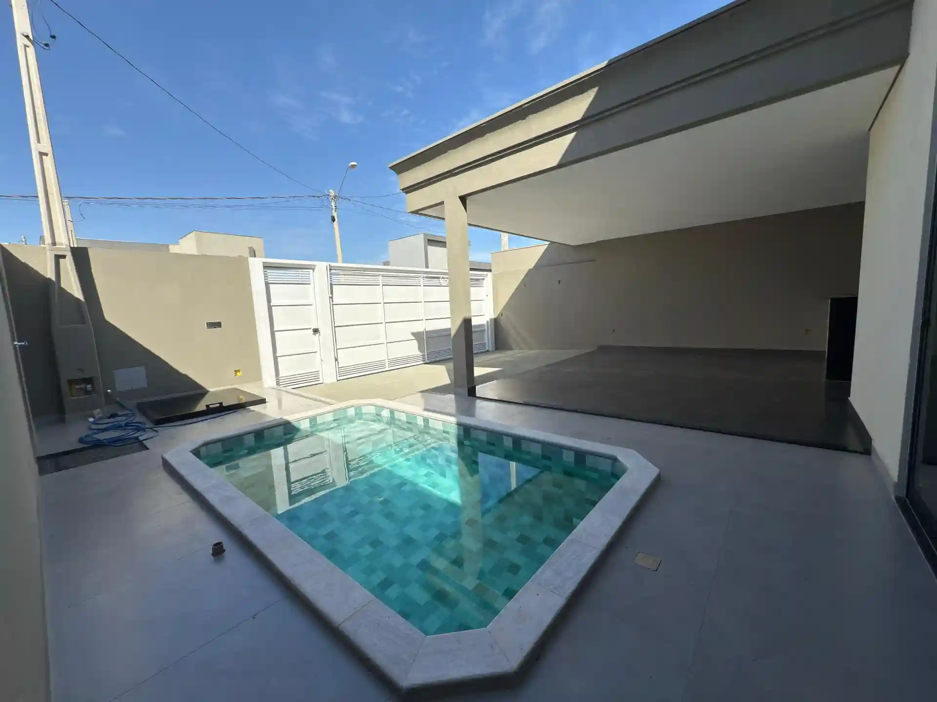 Casa com 3 quartos à venda, 210m² — foto 1 de 12