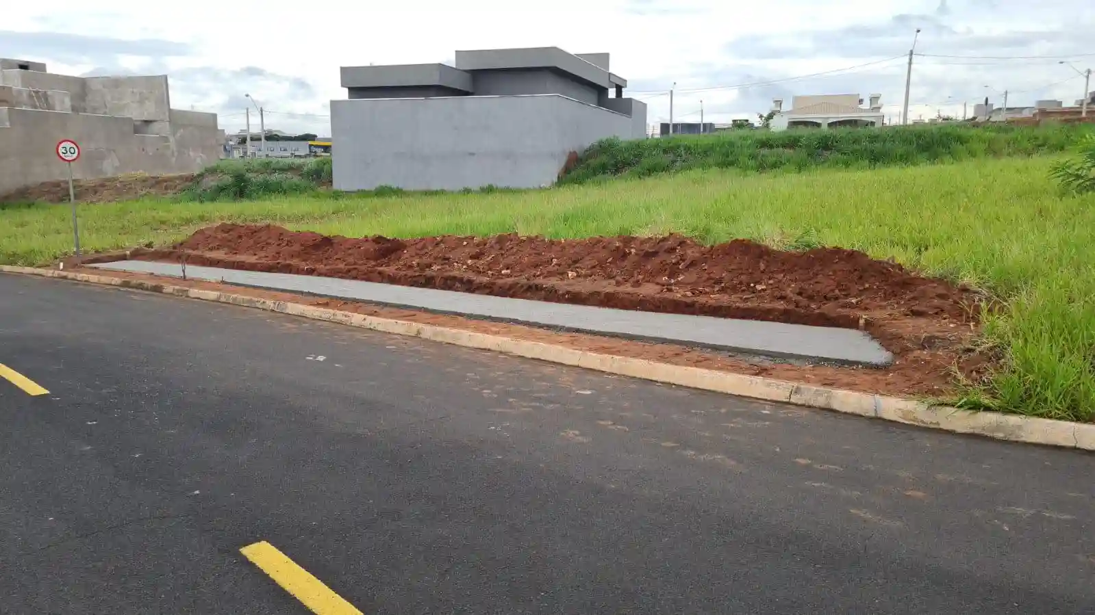 Terreno / Lote / Condomínio  à venda, 365m² — foto 1 de 11