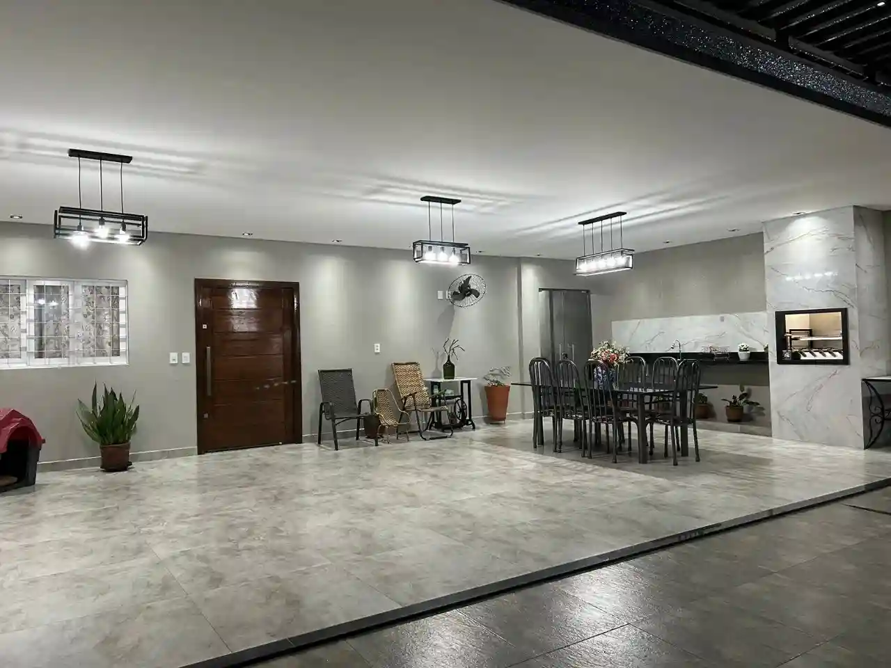 Casa com 3 quartos à venda, 170m² — foto 1 de 35