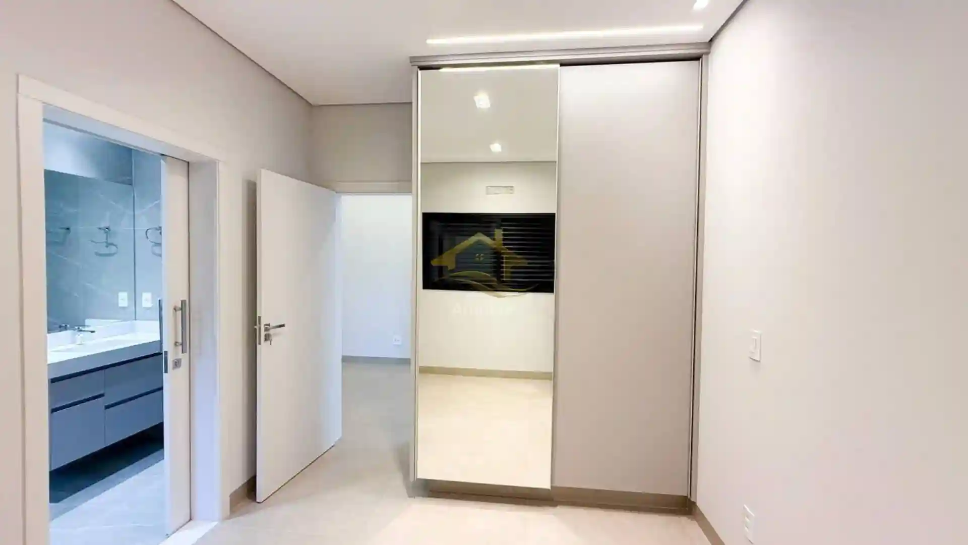 Casa de Condomínio com 4 quartos à venda, 247m² — foto 4 de 32