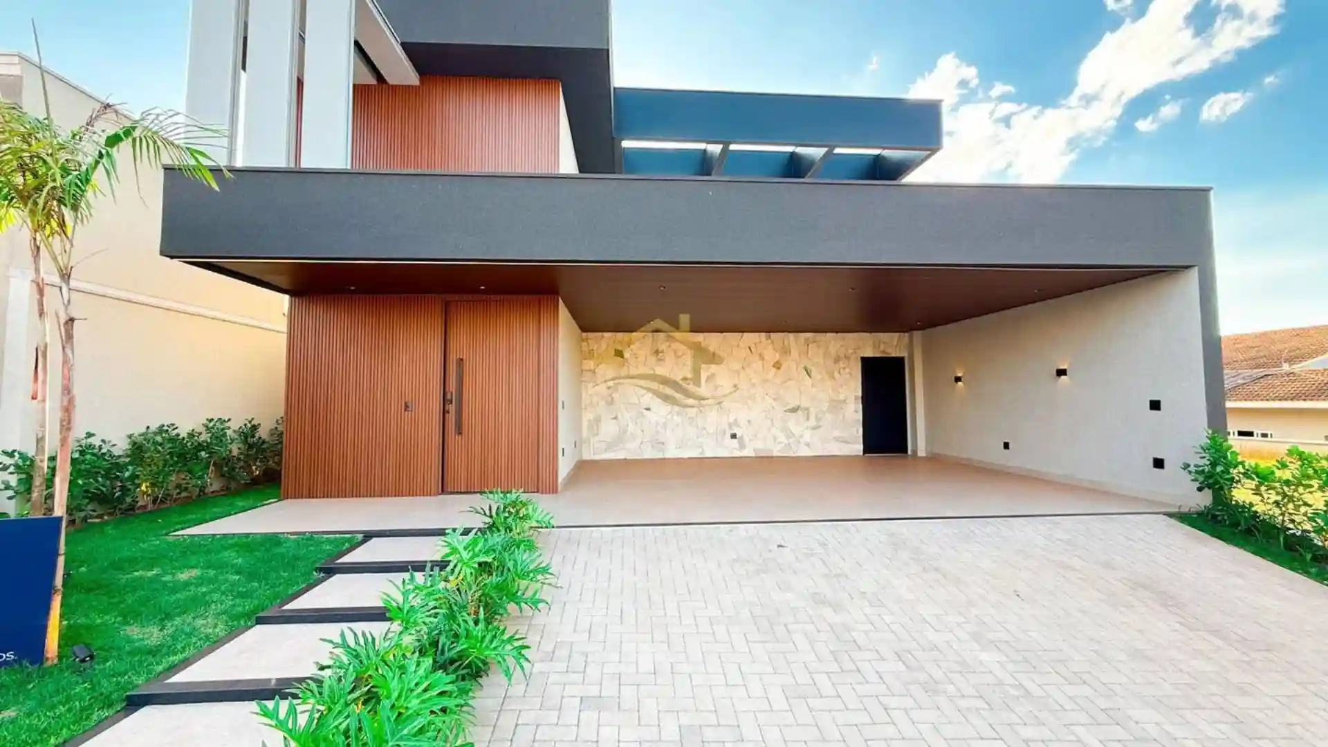Casa de Condomínio com 4 quartos à venda, 247m² — foto 2 de 32
