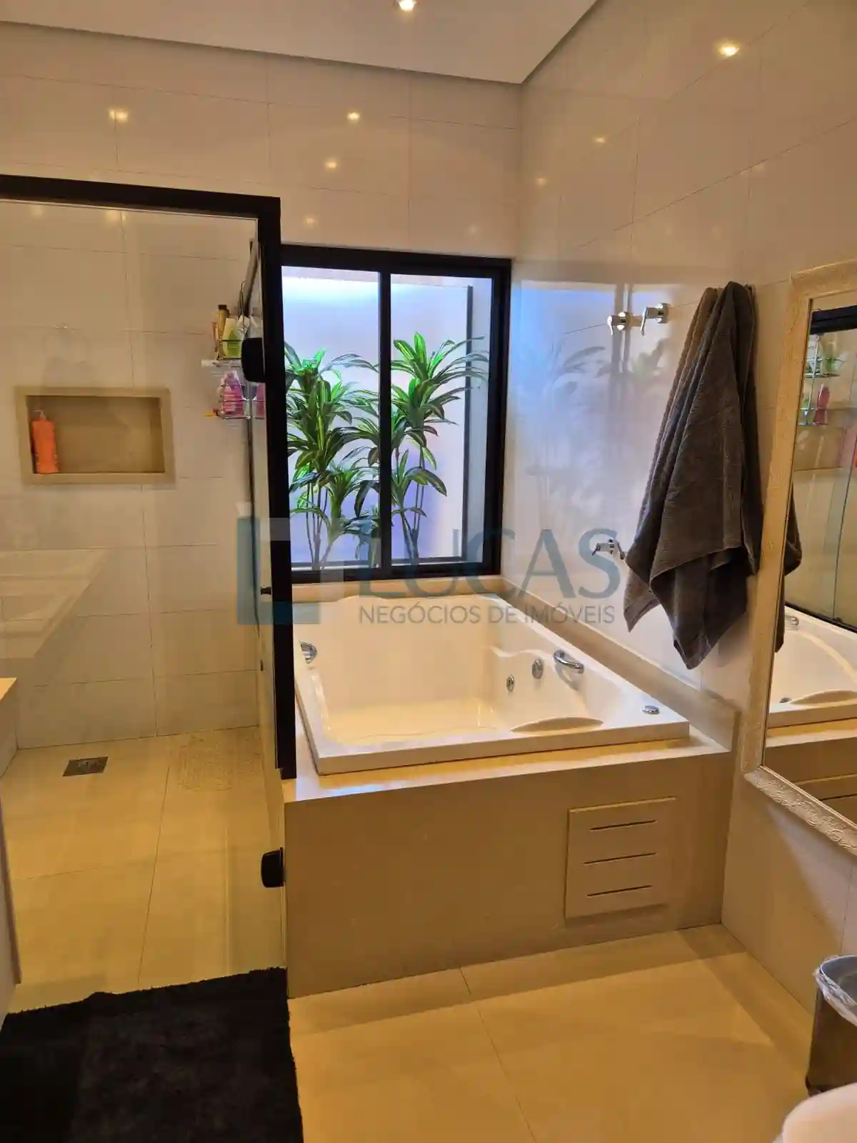 Casa de Condomínio com 3 quartos à venda, 220m² — foto 14 de 16