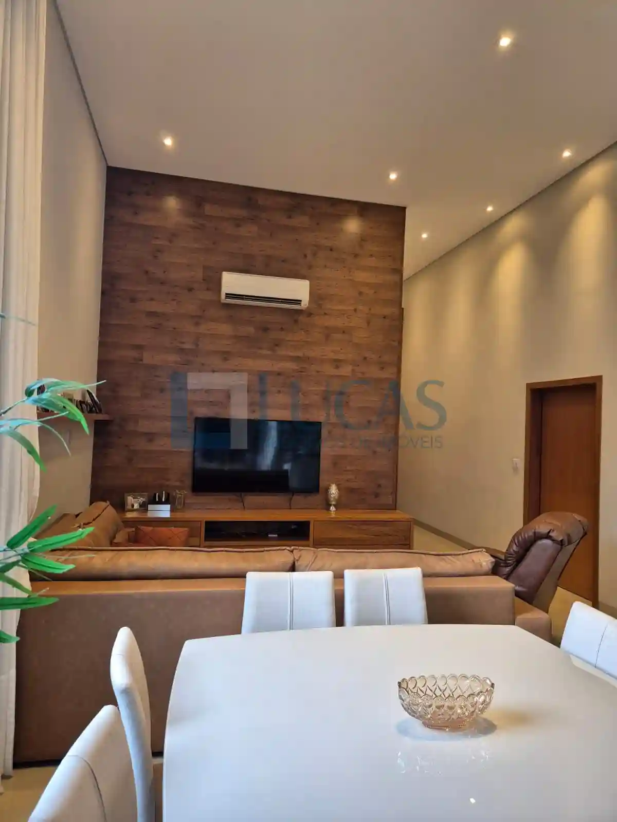 Casa de Condomínio com 3 quartos à venda, 220m² — foto 4 de 16