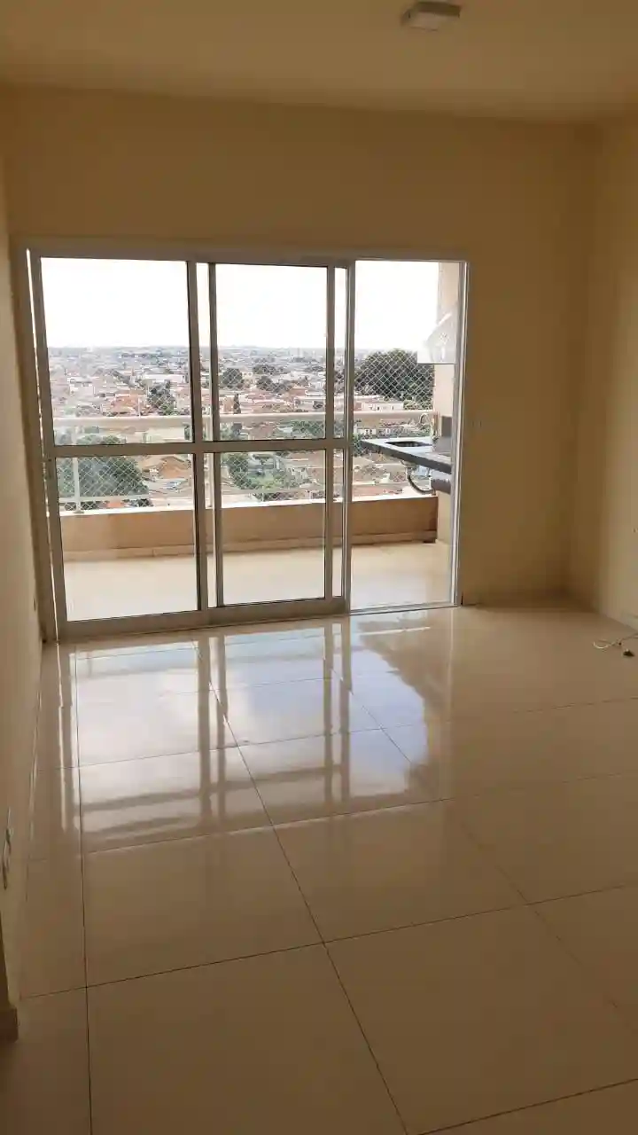 Apartamento com 2 quartos à venda, 72m² — foto 2 de 10