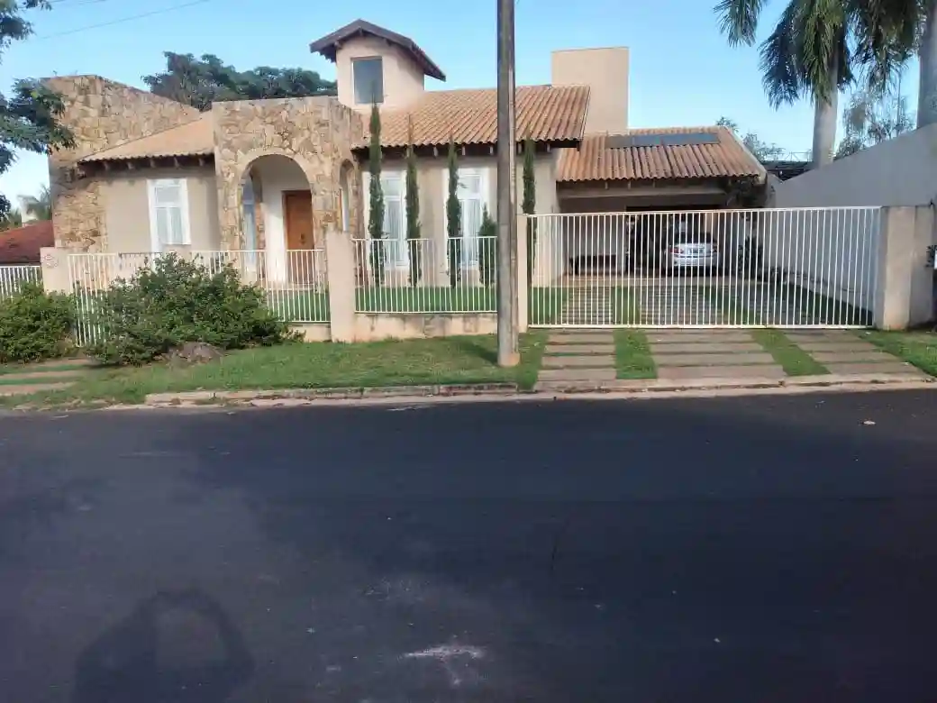 Casa de Condomínio à venda — foto 1 de 8