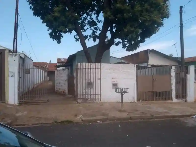Casa à venda — foto 1 de 3