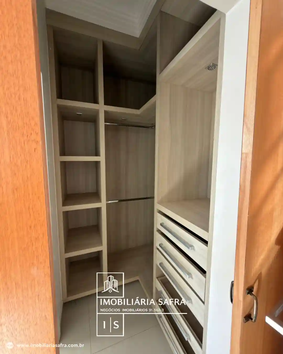 Casa com 4 quartos para aluguel, 275m² — foto 8 de 31