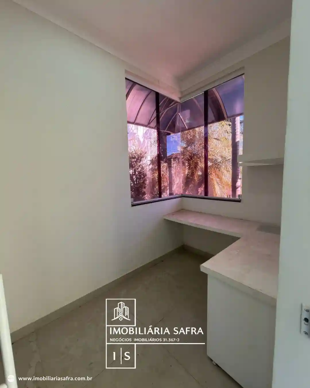 Casa com 4 quartos para aluguel, 275m² — foto 28 de 31