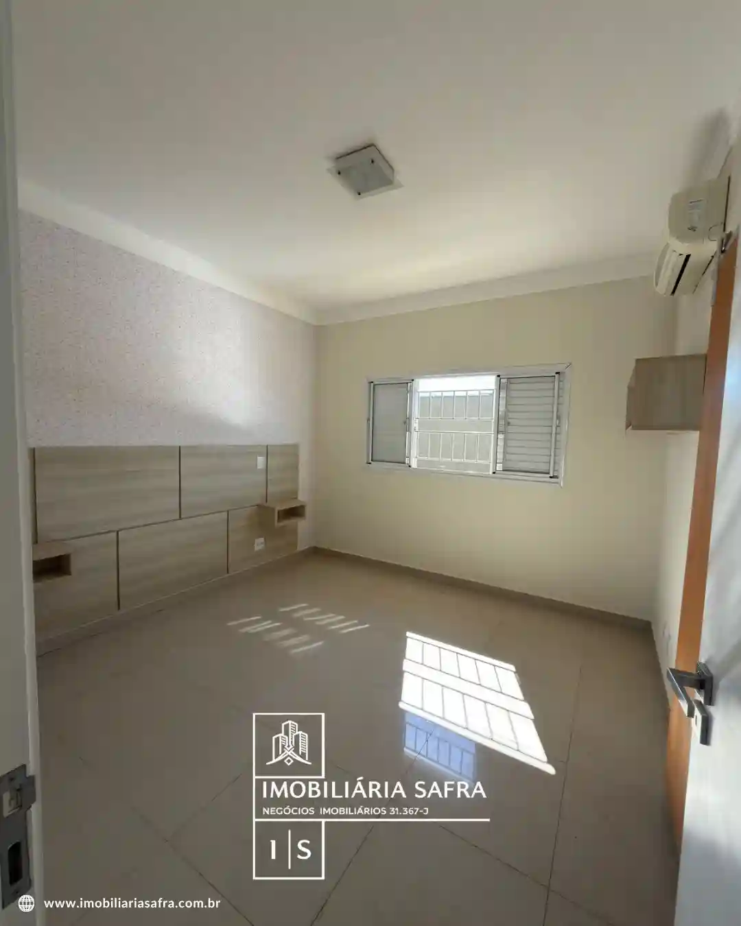 Casa com 4 quartos para aluguel, 275m² — foto 29 de 31